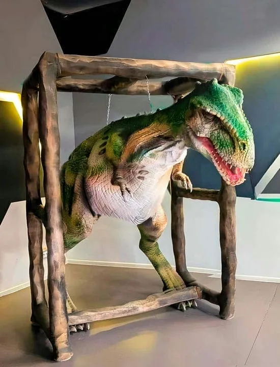 Статичный динозавр