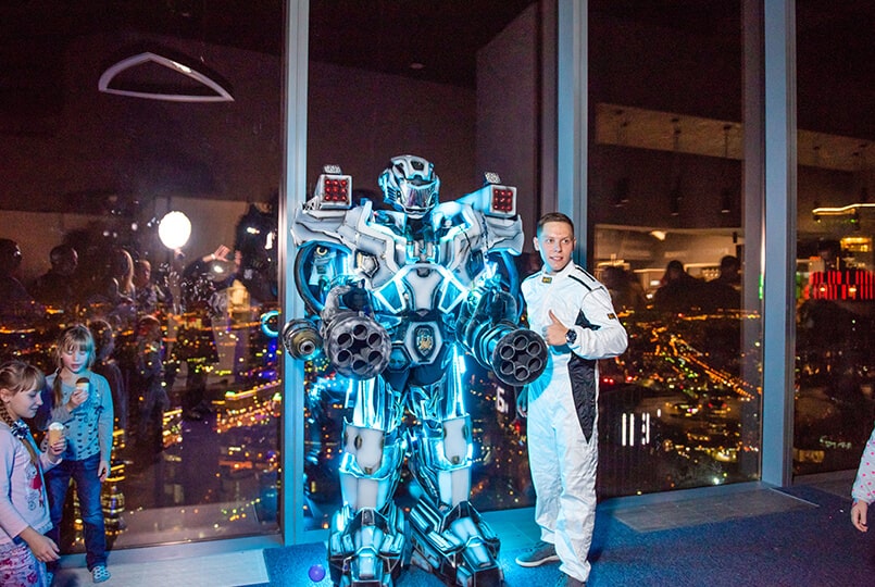 Шоу на 79 этаже в Moscow City с роботом трансформером