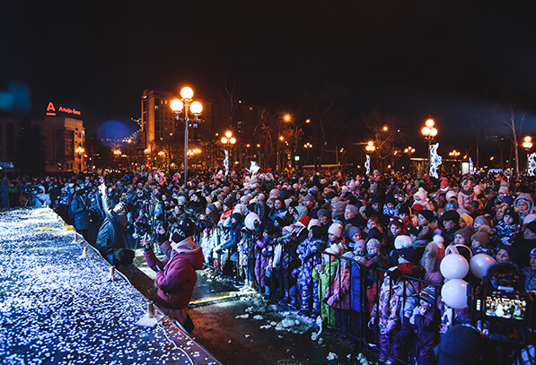 Зрители на новогоднем шоу в Южно-Сахалинске