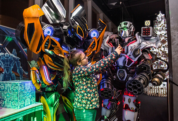 Роботы трансформеры на новогодних шоу программах
